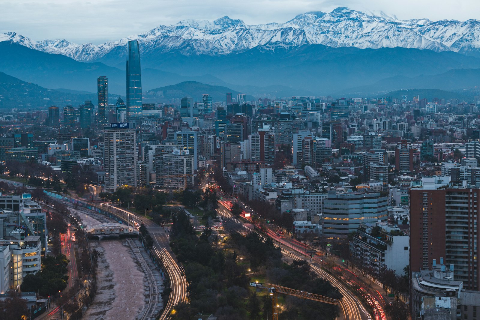 Vista de Santiago con la cordillera de los Andes al fondo
